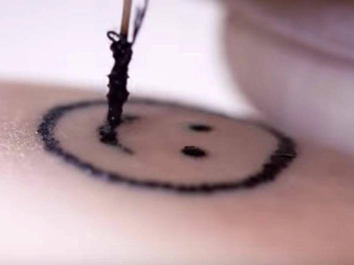 Tatuajes: Las nefastas consecuencias de intentar tatuarte en casa con la técnica de 'la y el hilo' [VIDEO | FAMILIA | TROME