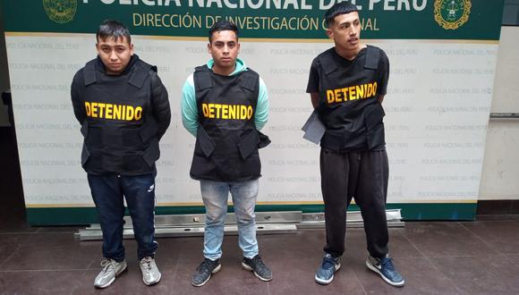 Tres presuntos miembros de la banda ‘Los Gatilleros de Santa Rosa’, que según información policial, asaltaban a pasajeros del tren eléctrico, fueron atrapados, en San Juan de Lurigancho. (foto: PNP)