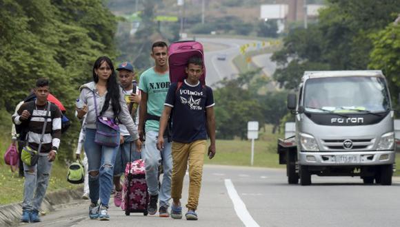 Aseguran que 1000 venezolanos abandonan su país al día en busca de mejor vida
