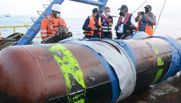 El fiscal Ariel Tapia indicó que el PLEM (equipo submarino), que conectó el buque Mare Doricum con el ducto que llevó el petróleo hasta La Pampilla, será trasladado a laboratorios acreditados para determinar las causas de la fuga de petróleo. (Foto: Ministerio Público)