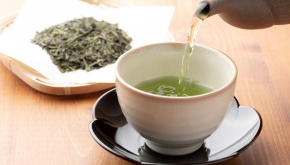 El té verde reduce las grasas del cuerpo gracias a una sustancia química presente en el té denominada “catequina”, que limita la absorción del colesterol en los intestinos. Foto: iStock.