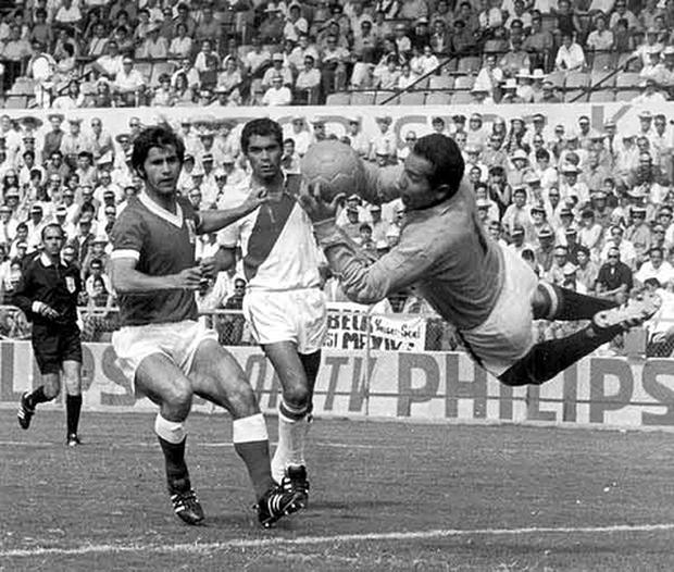 Gerd Müller fue el goleador de la Copa del Mundo en 1970 y le anotó un 'hat-trick' a Perú