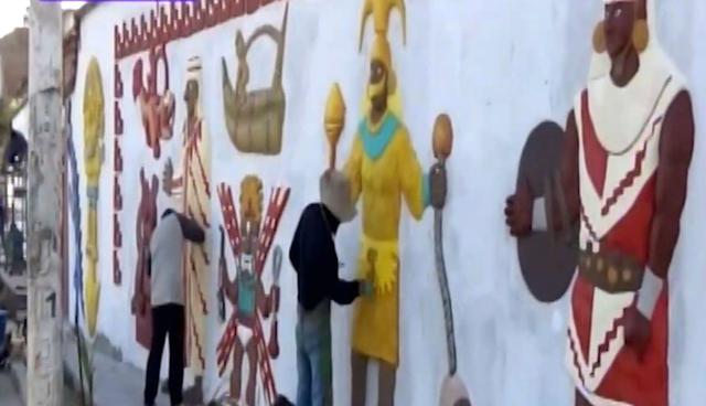 Alcalde de Moche pinta murales con huacos eróticos y desata la polémica en el distrito. Foto: Captura de Latina