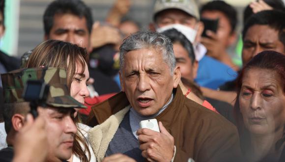 Fuentes de Miguel Ramírez le alertaron que el nombramiento de Daniel Barragán como ministro de Defensa, "es una alianza clara y peligrosa entre Pedro Castillo y Antauro Humala para controlar políticamente a las Fuerzas Armadas". (@GEC)