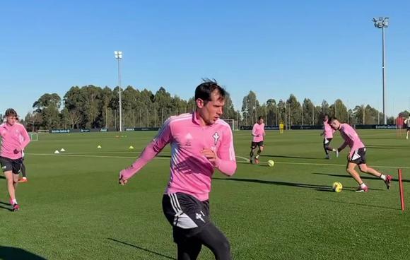 Renato Tapia se mostró distendido en práctica con Celta de Vigo  (video: @RCCelta)