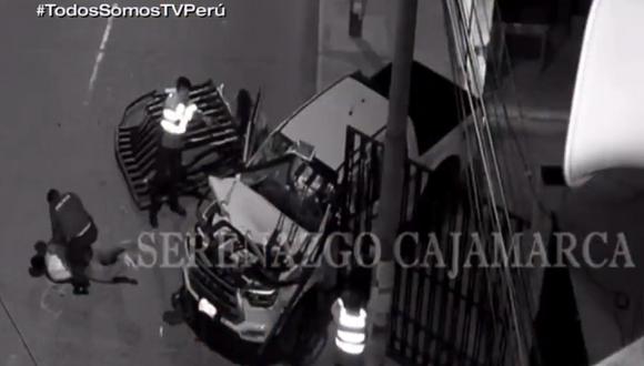 Policía y dos civiles causan destrozos en hospital de Cajamarca. Foto: TV Perú Noticias