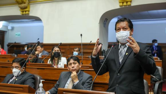 Congresista Germán Tacuri integró el ala magisterial de la bancada de Perú Libre. Tras su renuncia, pasó a conformar el grupo parlamentario del Bloque Magisterial (Foto: Congreso de la República)