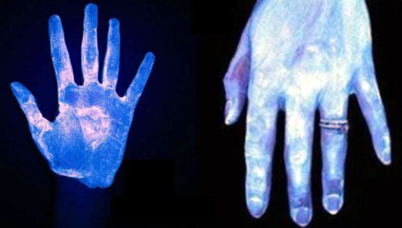 La increíble diferencia entre lavarse las manos con jabón y limpiarlas con gel antibacterial | Foto: Composición de TROME con imágenes de Business Insider e Instagram de Kristen Bell