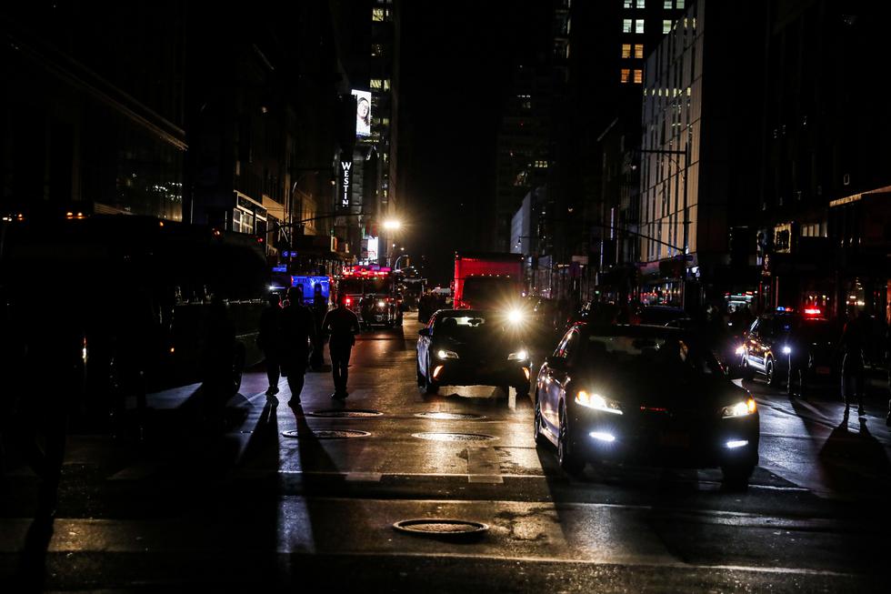 ¡A OSCURAS! Gigantesco apagón afectó a Manhattan por más de 3 horas