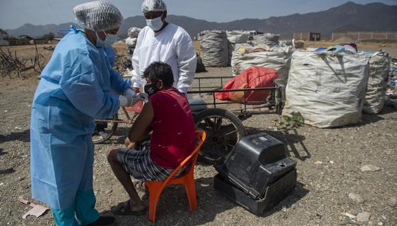 La estrategia de vacunación Vamos a tu encuentro esta permitiendo cerrar las brechas de inmunización en regiones como Piura. (Foto: Ernesto Benavides / AFP)
