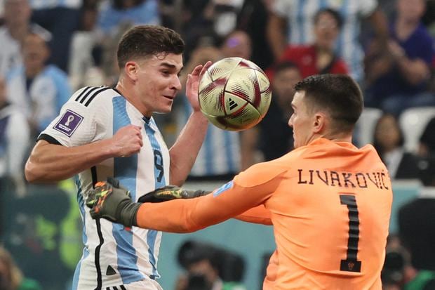 Dos goles de Julián Álvarez sellaron el pase de Argentina a la final de Qatar 2022 (AFP)