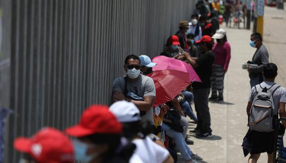 A inicios de enero se registró largas filas para acceder a una prueba de descarte COVID-19 en Lima Metropolitana. (Foto: Julio Reaño/@photo.gec)