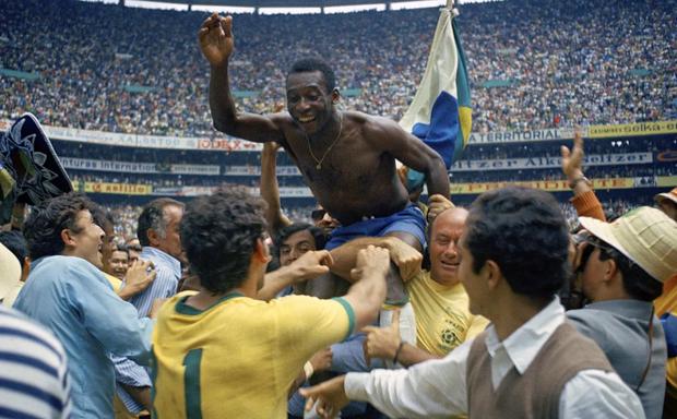 Pelé es, indiscutidamente, la máxima leyenda del fútbol brasileño (Foto: Archivo AP)