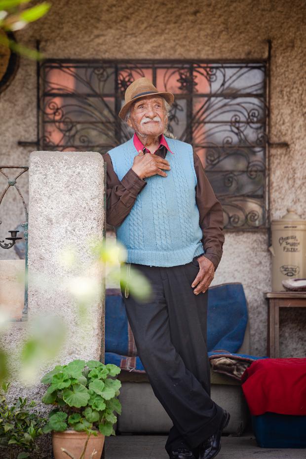 Leoncio Bueno | Conoce al poeta más viejo del Perú: cumplirá 102 años y es  hincha de las 'malcriadas' | Historias | Entrevistas | Literatura | VMT |  ACTUALIDAD | TROME