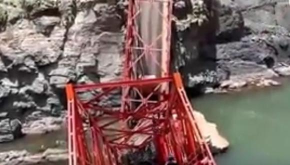 Puente Kutinachaka se desplomó a un año de su inauguración. (Captura: América Noticias)