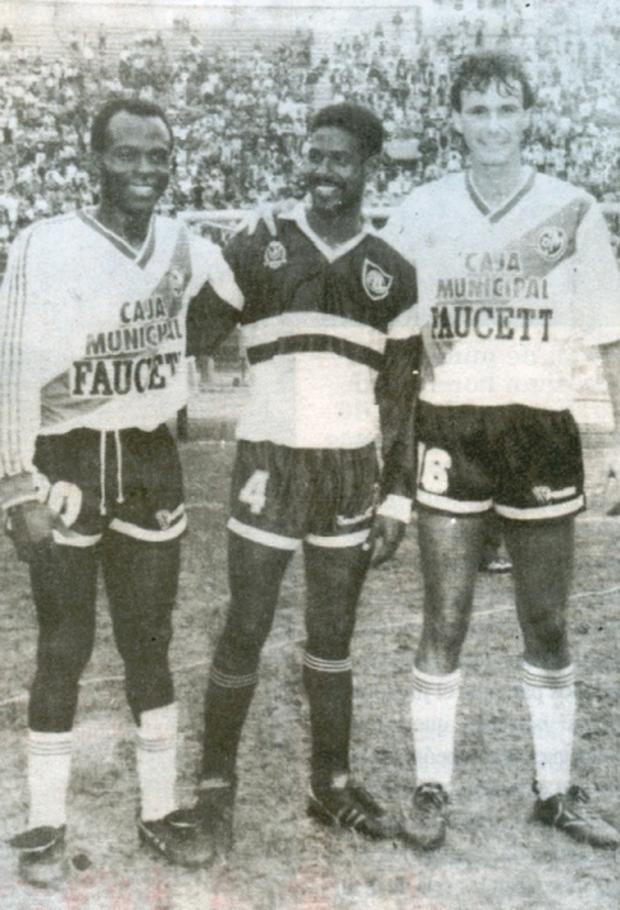 Benji Nzeakor jugó en 1992 en Deportivo Municipal. Foto: Revista Estadio.