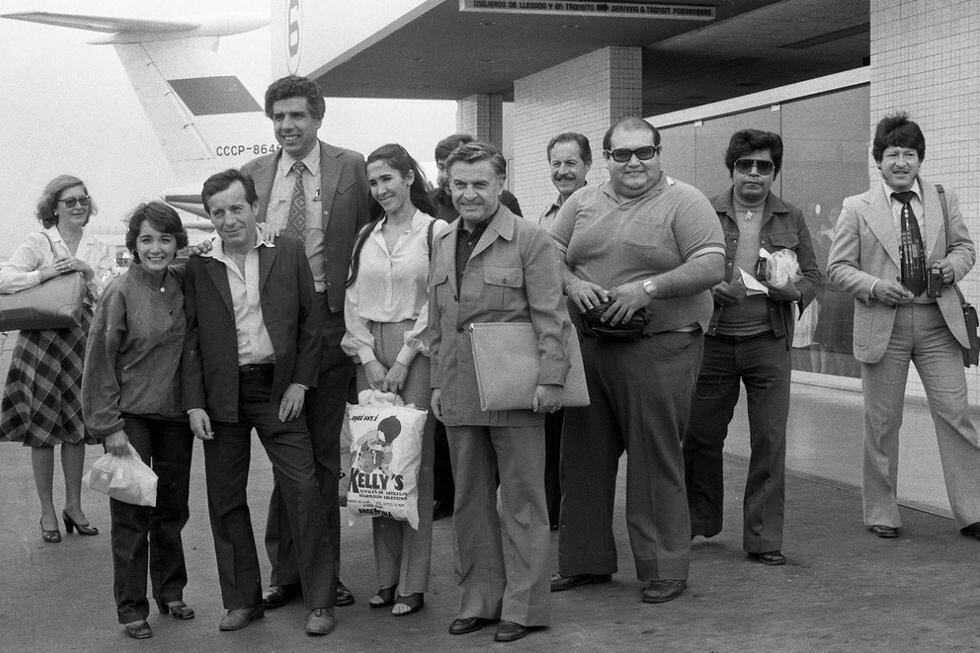 Roberto Gómez Bolaños, María Antonieta de las Nieves, Florinda Meza, Rubén Aguirre, Horacio Gómez Bolaños y Edgar Vivar en el Aeropuerto Jorge Chávez el 28 de marzo de 1979, día en que llegaron a Lima. (GEC Archivo Histórico)