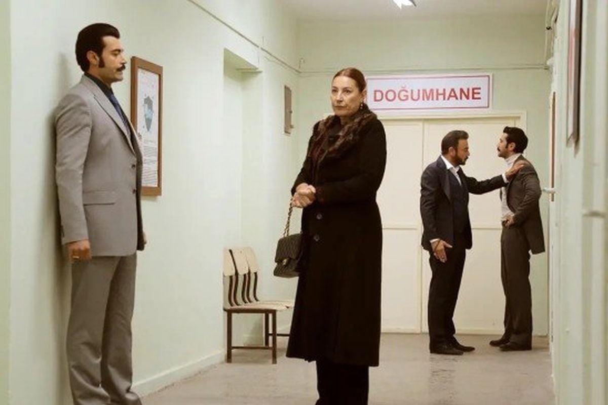 Demir, Hünkar, Yilmaz and Fekeli await news about the delivery of Müjgan and Züleyha, in 