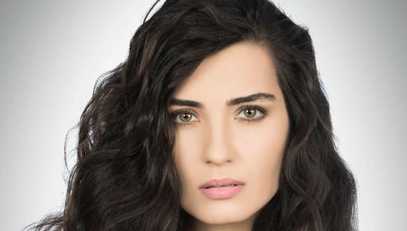 Tuba Büyüküstün interpreta a Mavi Efeoğlu en la exitosa telenovela turca “La hija del embajador” (Foto: Tuba Büyüküstün/Instagram)