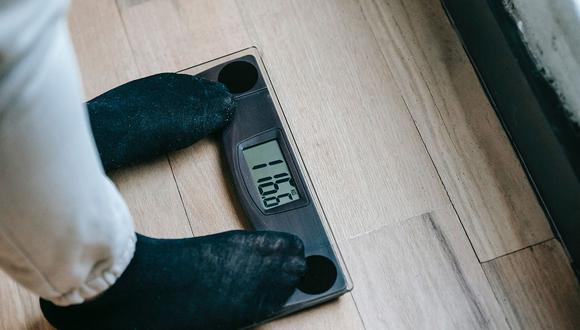 "Algunos comienzan teniendo ansiedad y terminan con obesidad y otros, una vez que desarrollan gordura, terminan deprimidos", señaló el psiquiatra Luis Moreno.  (Foto: Andres Ayrton/Pexels)