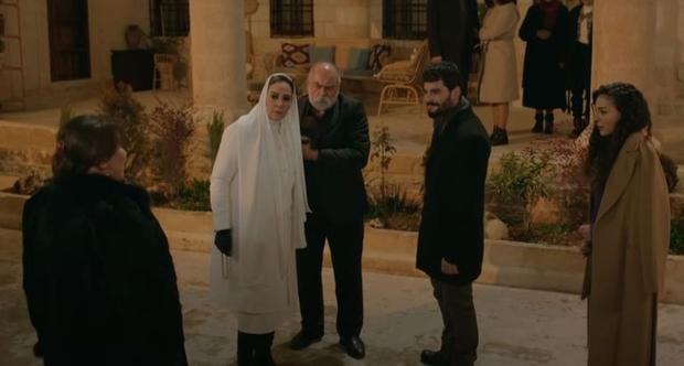 Füsun cuando llegó a revelar que Azize es la madre de Hazar en "Hercai".  (Foto: Producción Mía)
