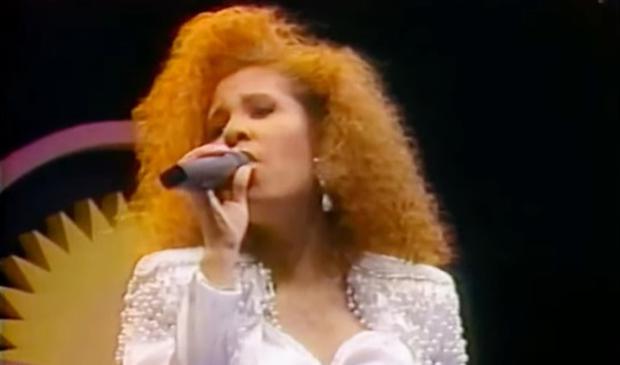 Selena Quintanilla with blonde hair and curls in 1989 (Photo: Texas Talent Musicians Association (TTMA))