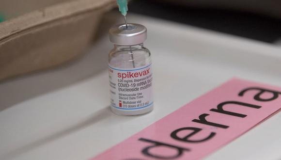 En el Perú ya se aplica la vacuna contra el COVID-19 de Moderna en el proceso de aplicación de la cuarta dosis. (Foto: AFP)