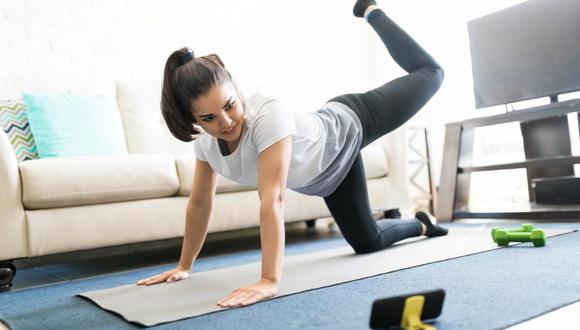 Realizar ejercicios en casa es vital para cuidar nuestra salud. (Foto: Shutterstock)