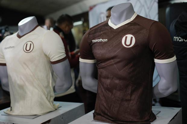 Universitario de deporte presenta su nueva camiseta por los 70 años del estadio Lolo Fernández, en Breña. Fotos: Joel Alonzo/ @photo.gec