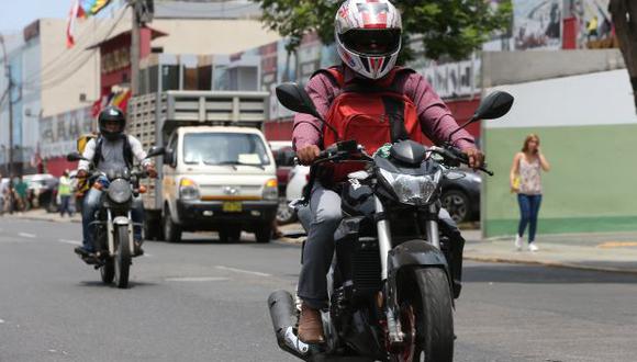 Delincuentes usan dos motos para perpetrar robos a ciudadanos. (Foto: GEC)