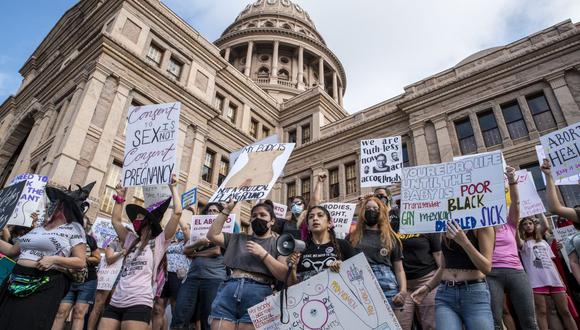 Un juez federal de EE. UU. Bloqueó temporalmente el 6 de octubre de 2021 una controvertida ley que prohíbe la mayoría de los abortos en el estado de Texas. (Foto: Sergio FLORES / AFP)