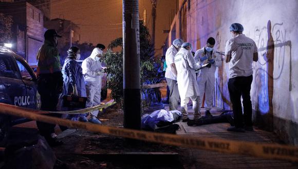 Un joven de unos 25 años fue asesinado de dos balazos en una oscura calle de San Juan de Lurigancho.