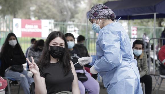 El 55% de la población objetivo ya tiene la vacunación completa contra el COVID-19, señaló el ministro de Salud Hernando Cevallos el último fin de semana. (Foto: GEC)