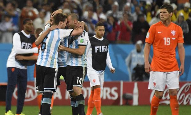 Países Bajos y Argentina igualaron sin goles en las semifinales, pero el cuadro sudamericano pasó en penales. Foto: AFP.