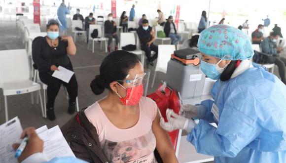Vacunación contra la COVID-19 en el Perú. (Foto: Andina)