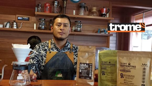 Alex lleva tres años trabajando el Heidnger Coffee donde está haciendo carrera. Conoce todo sobre los métodos de extracción que gusta mucho a los turistas. 
Foto: Katty Gines.