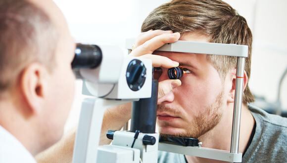 Se recomienda que un paciente con glaucoma ya diagnosticado y con presiones intraoculares controladas, asista a consulta presencial cada 3 meses.