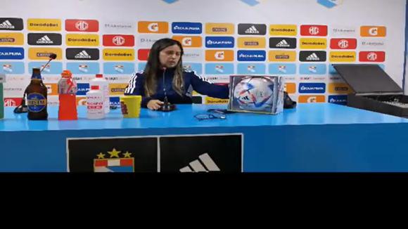 Sporting Cristal: Jefa de prensa protagonizó video viral (Video: Twitter)