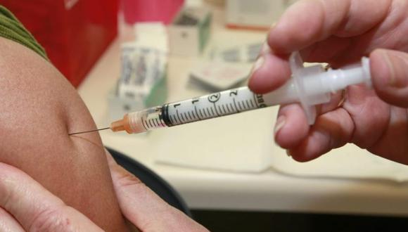 La vacunación es importante para reducir el riesgo de una infección severa (Foto: EFE).