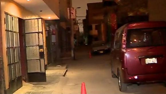 En Los Olivos, dirigente de empresa de mototaxi se negó a pagar cupo un sol diario y en represalia su casa fue atacada a balazos. (Captura: América Noticias)