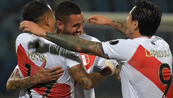 Perú venció 2-1 a Colombia y logró sus primeros tres puntos. El grupo B se muestra bien apretado y en las últimas fechas se define quiénes van a cuartos de final. (Foto: AFP)