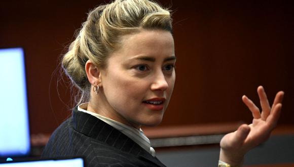 Amber Heard estaría pensando en declararse en bancarrota tras el millonario pago que debe hacerle a su expareja Johnny Depp (Foto: Brendan Smialowski / AFP)