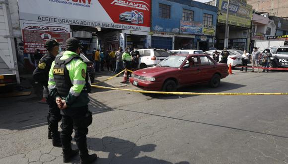Johnny Octavio Mayta Rivas (51) fue atacado dentro de su auto que tenía el letrero de taxi. (Foto: Diana Marcelo/ @photo.gec)
