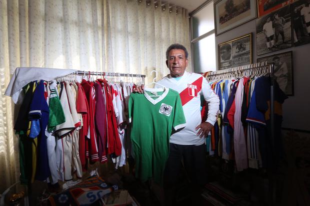 El gran Héctor Chumpitaz aún conserva la camiseta que intercambió con Gerd Müller en México 70