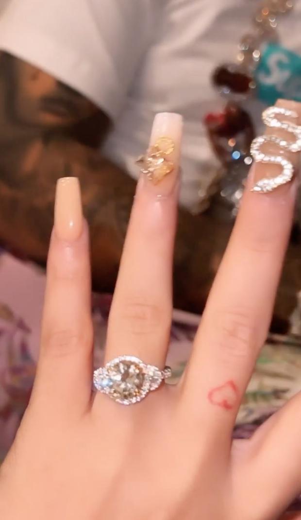 The Dominican engagement ring (Photo: Yailin La Más Viral / Instagram)