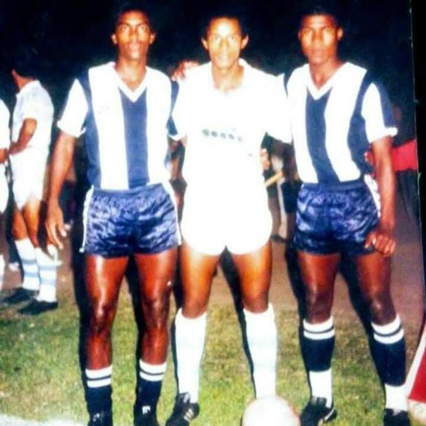 El 'Potrillop junto a su hermano el 'Rayo' César Loyola y el gran 'Pelé' Casanova.