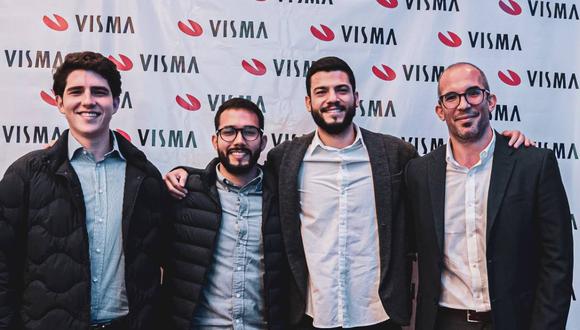 Representantes de VISMA jjunto a socios fundadores de la startup peruana “Mandü tras confirmarse la compra.
