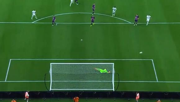 Se salva el Barcelona: remate de Federico Valverde se estrelló en el palo. (Foto: Captura DirecTV)
