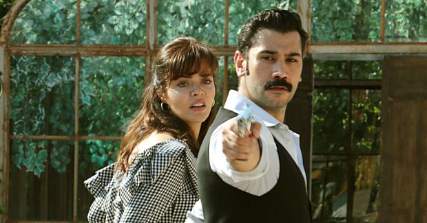 Ugur Günes y Hilal Altinbilek actúan en Yilmaz y Züleyha en "tierra amarga" (Foto: ATV Turquía)