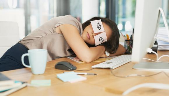 La siesta ayuda a disminuir el estrés, aumenta la concentración y estimula la creatividad. Foto: ¡Stock.